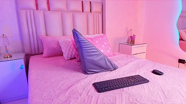 alanarose18 online show from 11/20/25, 07:13