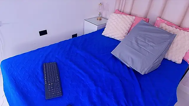 alanarose18 online show from 02/12/26, 07:20