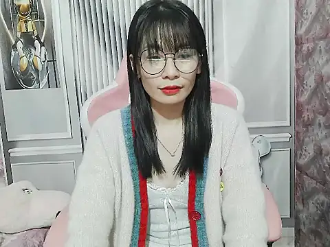 Snapshot of Ella039 chatting on 12/14/25, 03:28 Ella039 online show from 12/14/25, 03:28