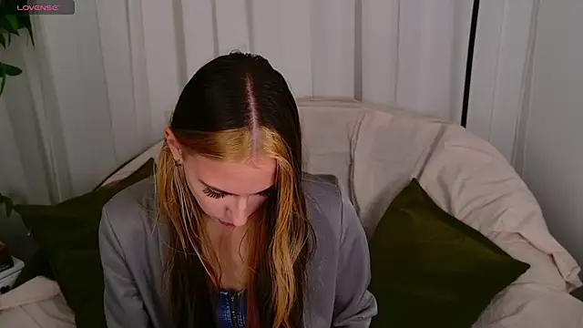 AriaBe11 online show from 11/29/25, 07:11