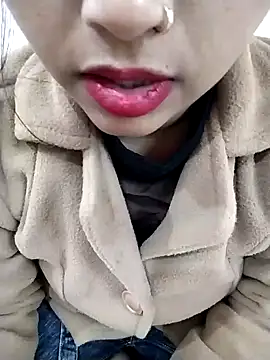 Sexy Divya   online show from 12/16/25, 06:07