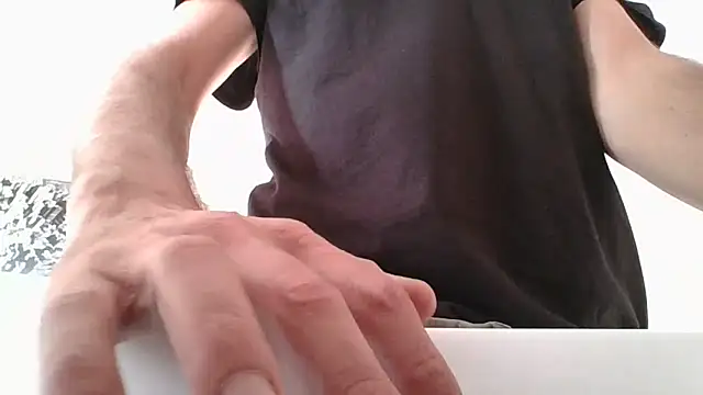 Snapshot of CuteDaddy92 chatting on 12/02/25, 08:52 CuteDaddy92 online show from 12/02/25, 08:52