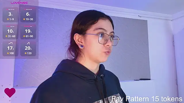 Snapshot of Lilith_rose6 chatting on 02/20/26, 01:11 Lilith rose6 online show from 02/20/26, 01:11