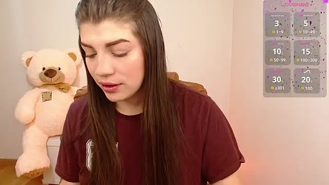 Snapshot of camy_blond chatting on 12/20/25, 01:29 camy blond online show from 12/20/25, 01:29