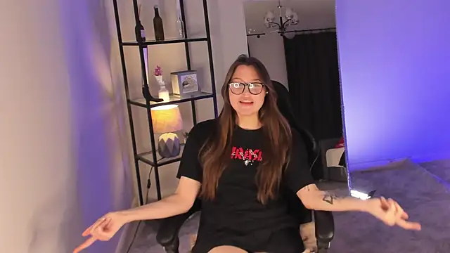 Snapshot of Anjelinaro chatting on 11/07/25, 02:39 Anjelinaro online show from 11/07/25, 02:39