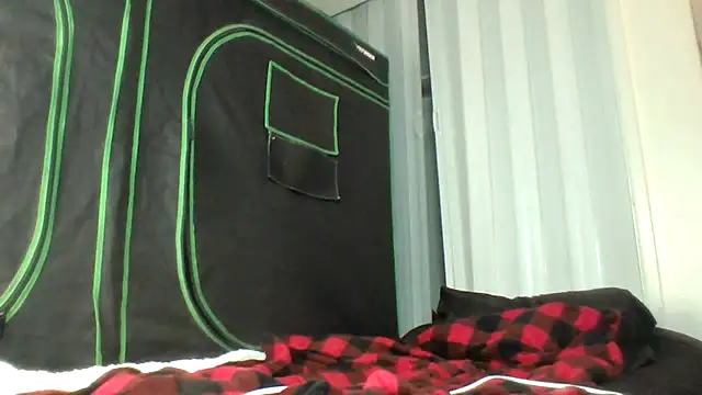 nikkibae33 online show from 12/18/25, 07:14