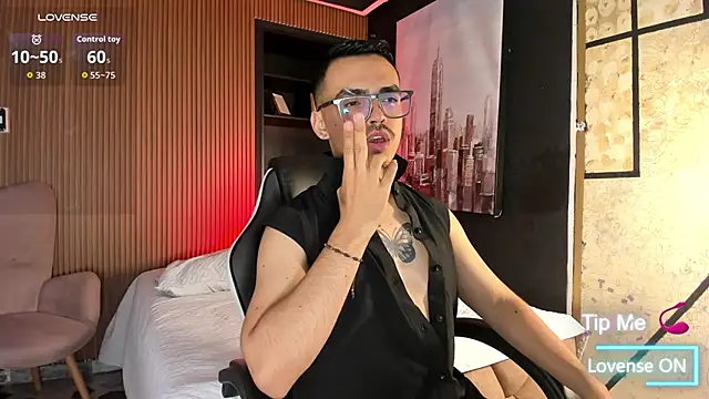 Snapshot of NicoKingg_ chatting on 11/12/25, 01:39 NicoKingg online show from 11/12/25, 01:39