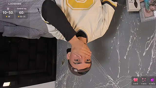 Snapshot of NicoKingg_ chatting on 11/17/25, 03:23 NicoKingg online show from 11/17/25, 03:23