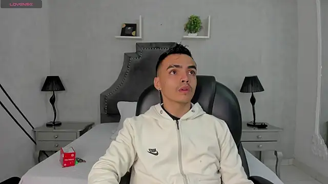 Snapshot of NicoKingg_ chatting on 12/03/25, 04:42 NicoKingg online show from 12/03/25, 04:42