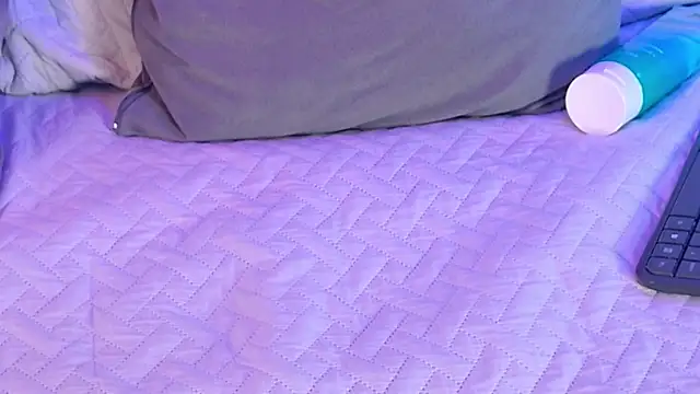 Snapshot of aria_sm chatting on 12/19/25, 03:35 aria sm online show from 12/19/25, 03:35