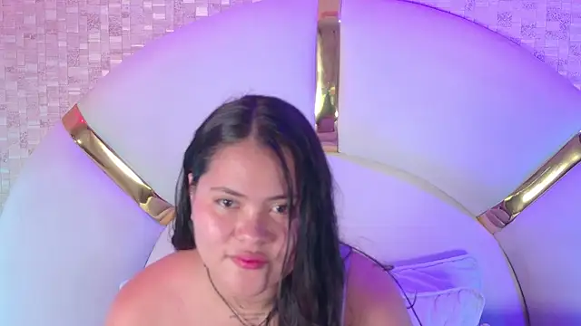 Snapshot of aria_sm chatting on 12/21/25, 03:46 aria sm online show from 12/21/25, 03:46