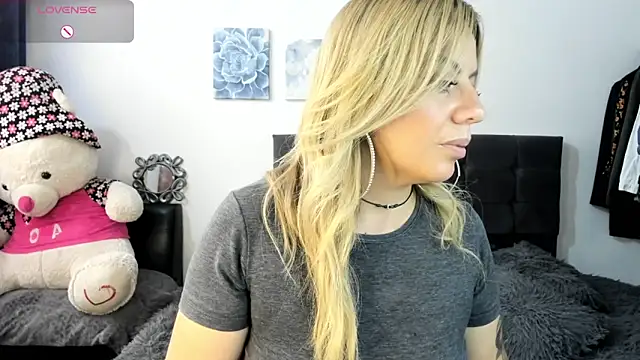 ariannawil online show from 04/08/26, 05:35