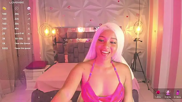 Snapshot of Saloome_collins chatting on 11/12/25, 04:46 Saloome collins online show from 11/12/25, 04:46