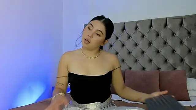 NikkiBotero online show from 11/26/25, 05:36