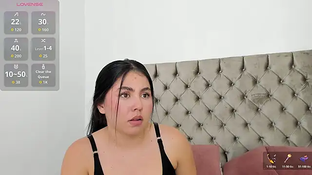 NikkiBotero online show from 11/30/25, 08:57