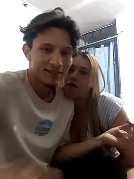 Snapshot of xXAndreyAndMariaXx chatting on 11/12/25, 12:11 xXAndreyAndMariaXx online show from 11/12/25, 12:11