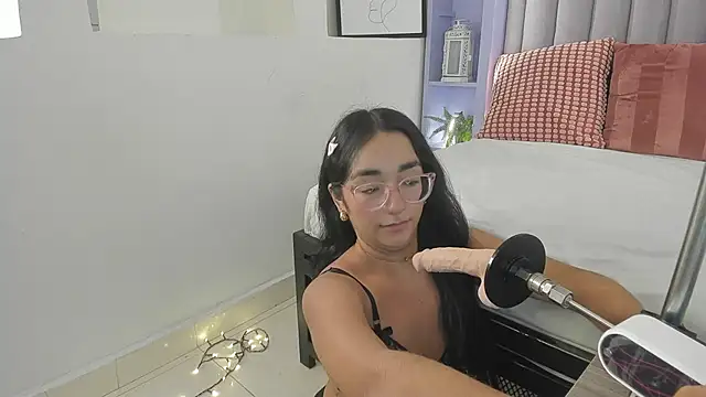 NicoletCherry   online show from 12/16/25, 07:52