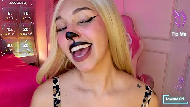 Lynaa love online show from 11/18/25, 08:57