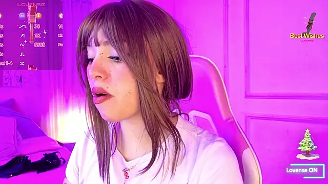 Lynaa love online show from 12/17/25, 01:06