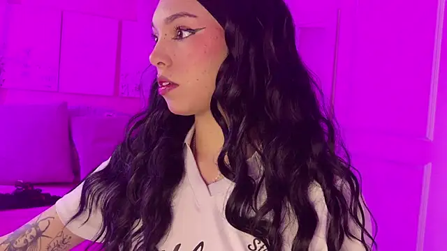 Lynaa love online show from 01/06/26, 02:43