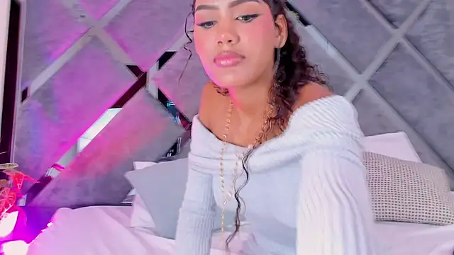 luciagray1 online show from 12/20/25, 11:56