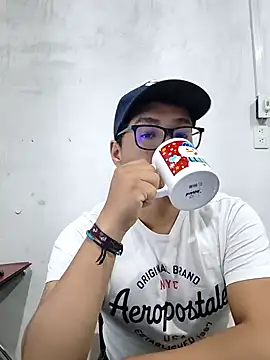 Snapshot of MiltonCede chatting on 11/08/25, 02:50 MiltonCede online show from 11/08/25, 02:50