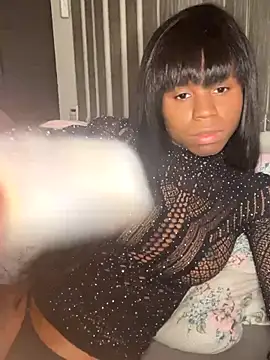 Snapshot of mayalouise chatting on 11/11/25, 04:01 mayalouise online show from 11/11/25, 04:01