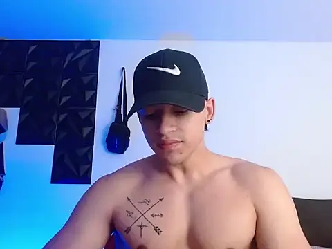 Snapshot of adam_keith chatting on 11/10/25, 02:16 adam keith online show from 11/10/25, 02:16