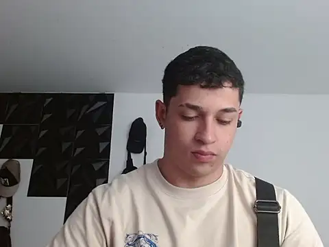 Snapshot of adam_keith chatting on 12/01/25, 02:44 adam keith online show from 12/01/25, 02:44