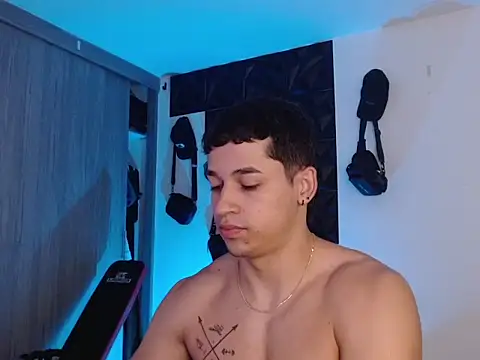 Snapshot of adam_keith chatting on 12/05/25, 01:20 adam keith online show from 12/05/25, 01:20