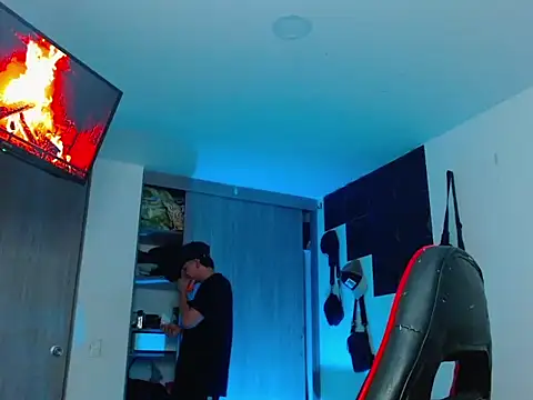 Snapshot of adam_keith chatting on 12/22/25, 03:09 adam keith online show from 12/22/25, 03:09