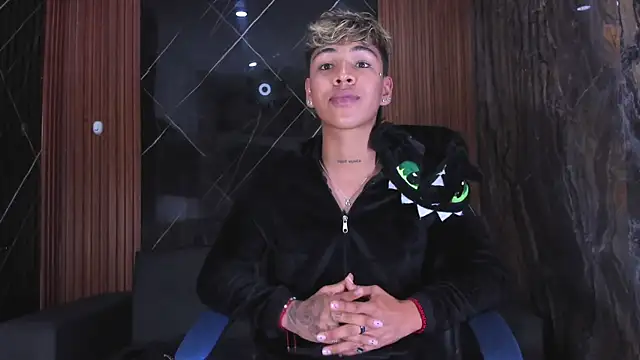 Snapshot of Timmy_Kiing_ chatting on 11/23/25, 08:52 Timmy Kiing online show from 11/23/25, 08:52