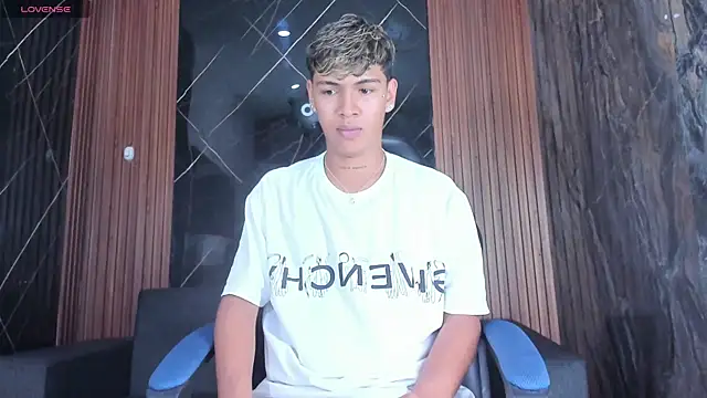 Snapshot of Timmy_Kiing_ chatting on 11/28/25, 08:33 Timmy Kiing online show from 11/28/25, 08:33