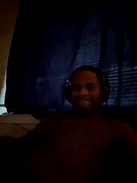 Snapshot of CrookedBeaut chatting on 11/30/25, 02:32 CrookedBeaut online show from 11/30/25, 02:32