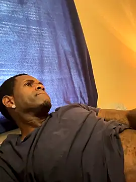 Snapshot of CrookedBeaut chatting on 12/04/25, 06:16 CrookedBeaut online show from 12/04/25, 06:16