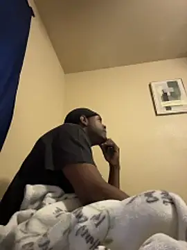 Snapshot of CrookedBeaut chatting on 12/05/25, 02:03 CrookedBeaut online show from 12/05/25, 02:03