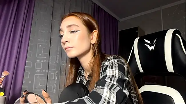 HollyPaw online show from 11/14/25, 06:06