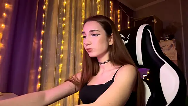 HollyPaw online show from 12/17/25, 07:20