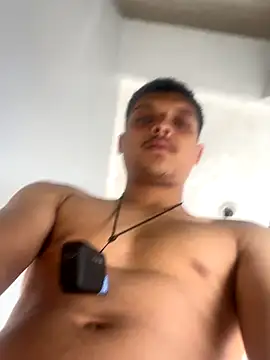 Snapshot of Jockeyn chatting on 12/14/25, 02:44 Jockeyn online show from 12/14/25, 02:44