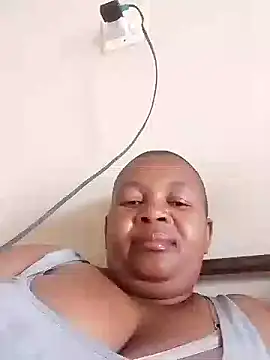 Snapshot of owam243 chatting on 11/11/25, 03:01 owam243 online show from 11/11/25, 03:01