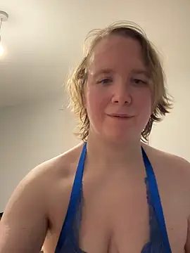 Snapshot of MollyWest_ chatting on 11/13/25, 07:24 MollyWest online show from 11/13/25, 07:24