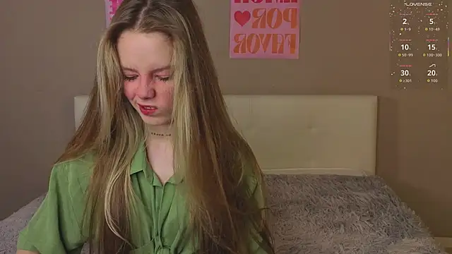 TiffinyMergist online show from 02/04/26, 06:47