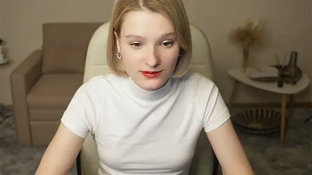 Snapshot of EvitaMull chatting on 11/10/25, 02:49 EvitaMull online show from 11/10/25, 02:49