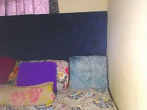 Snapshot of BMWWWXXX chatting on 11/25/25, 08:36 BMWWWXXX online show from 11/25/25, 08:36