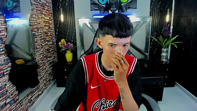 Snapshot of Arthur_Loui chatting on 11/08/25, 07:56 Arthur Loui online show from 11/08/25, 07:56