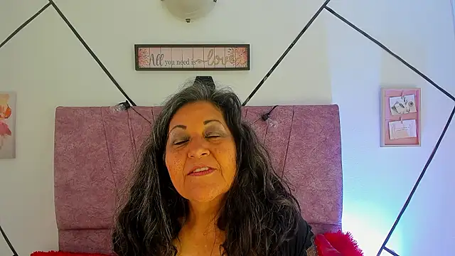 Victoriaa Anderson online show from 02/02/26, 05:44