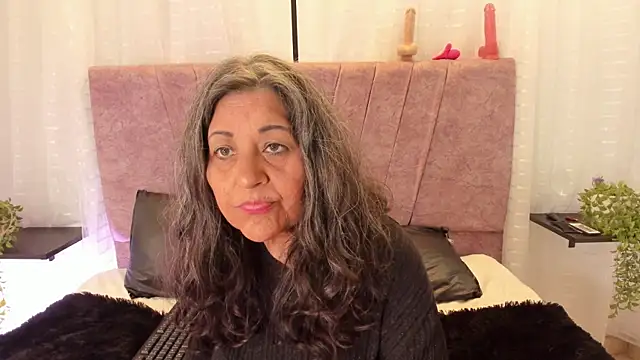 Victoriaa Anderson online show from 04/15/26, 07:58