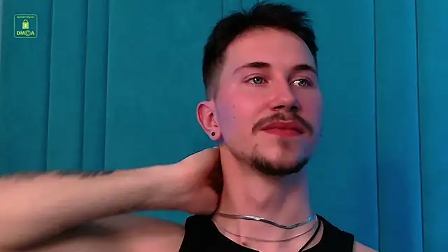 Snapshot of IskellaEvans chatting on 11/12/25, 01:28 IskellaEvans online show from 11/12/25, 01:28