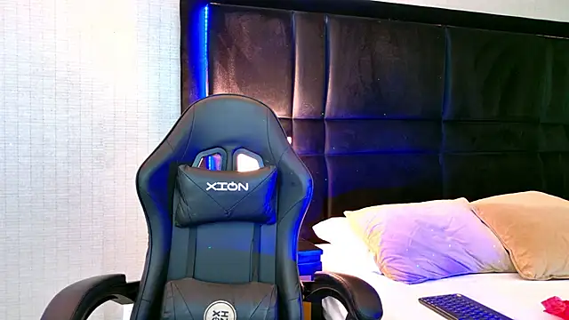 EllaEvanz online show from 11/28/25, 08:00