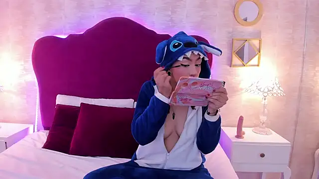 EllaEvanz online show from 12/21/25, 02:24